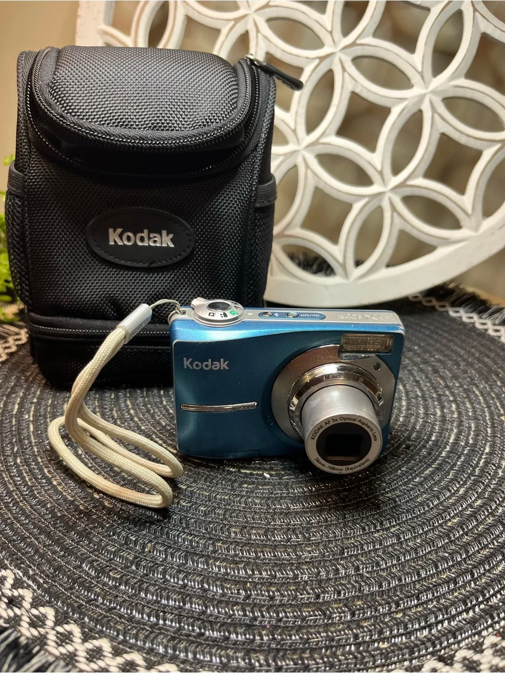 Kodak EasyShare C813 Digital Camera W/Black Carry Case In good working condition